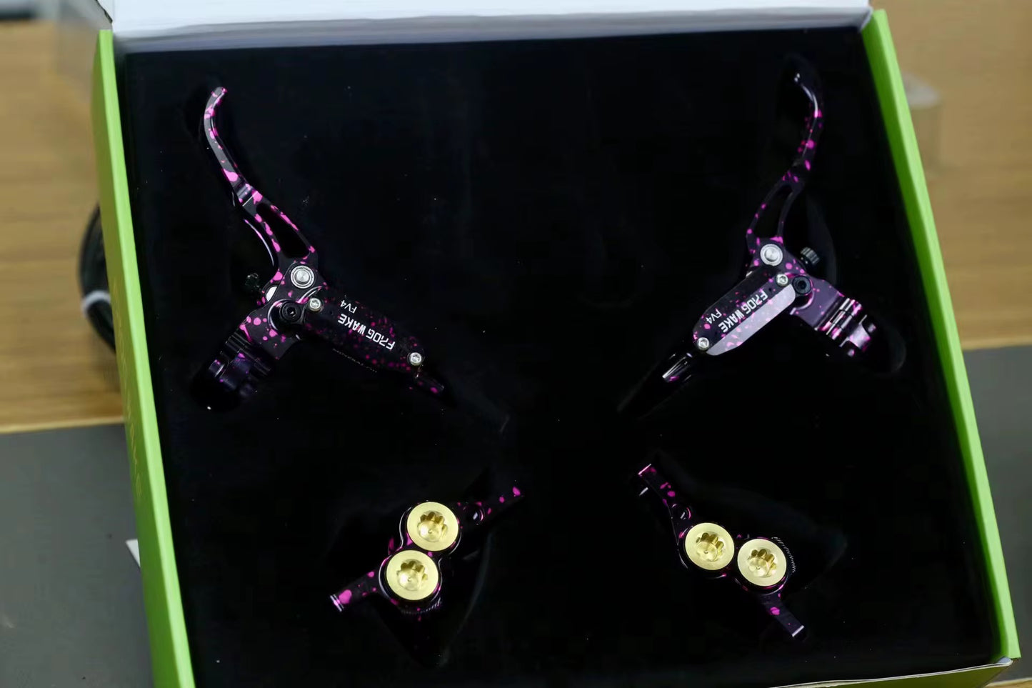 Black FY4 brakes with 203mm sram rotors